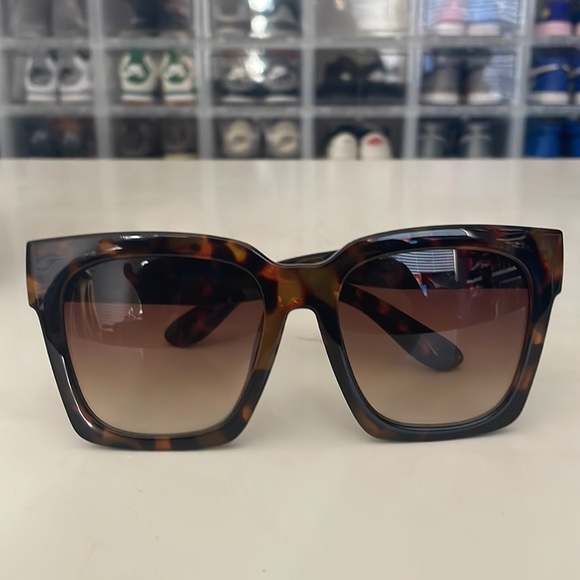 N/A Accessories - Gorgeous Oversized Tortoise Sunglasses